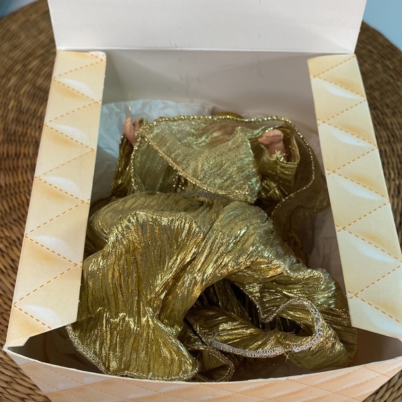 Vintage Angel in a Golden Dress Tree Topper - Picture 9 of 9